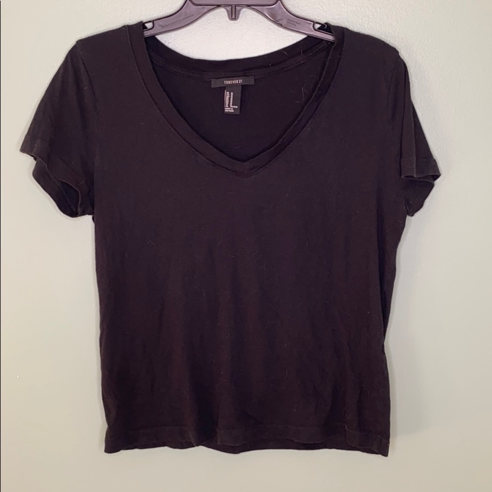 ❣️SOLD Forever 21 Black V-Neck Basic Tee Shirt - Picture 1 of 3